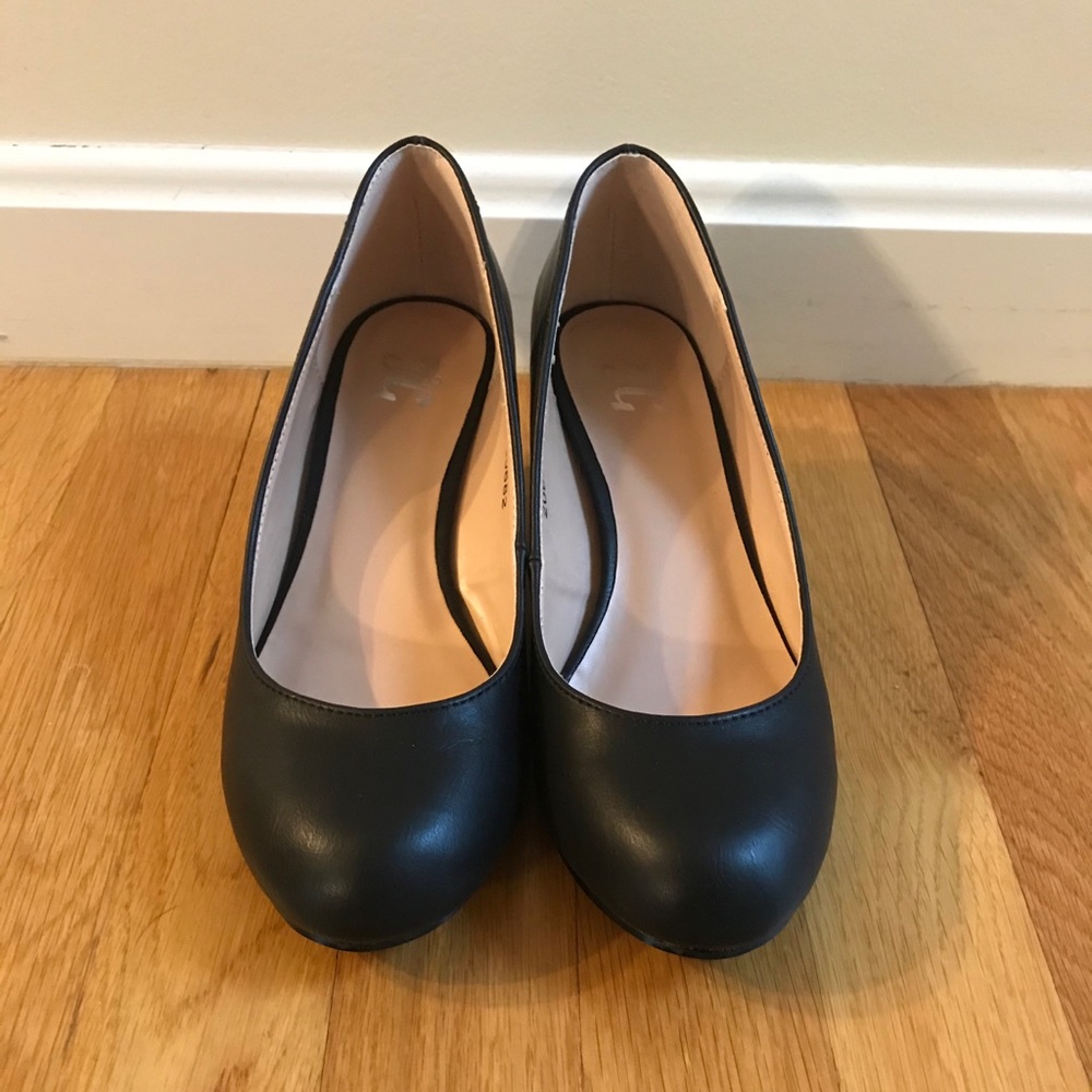 Black Round Toe Wedges